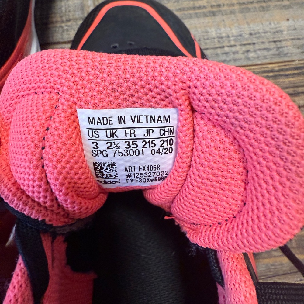 Girls Size 3 Adidas Cleats in Good Used Condition - Picture 5 of 11